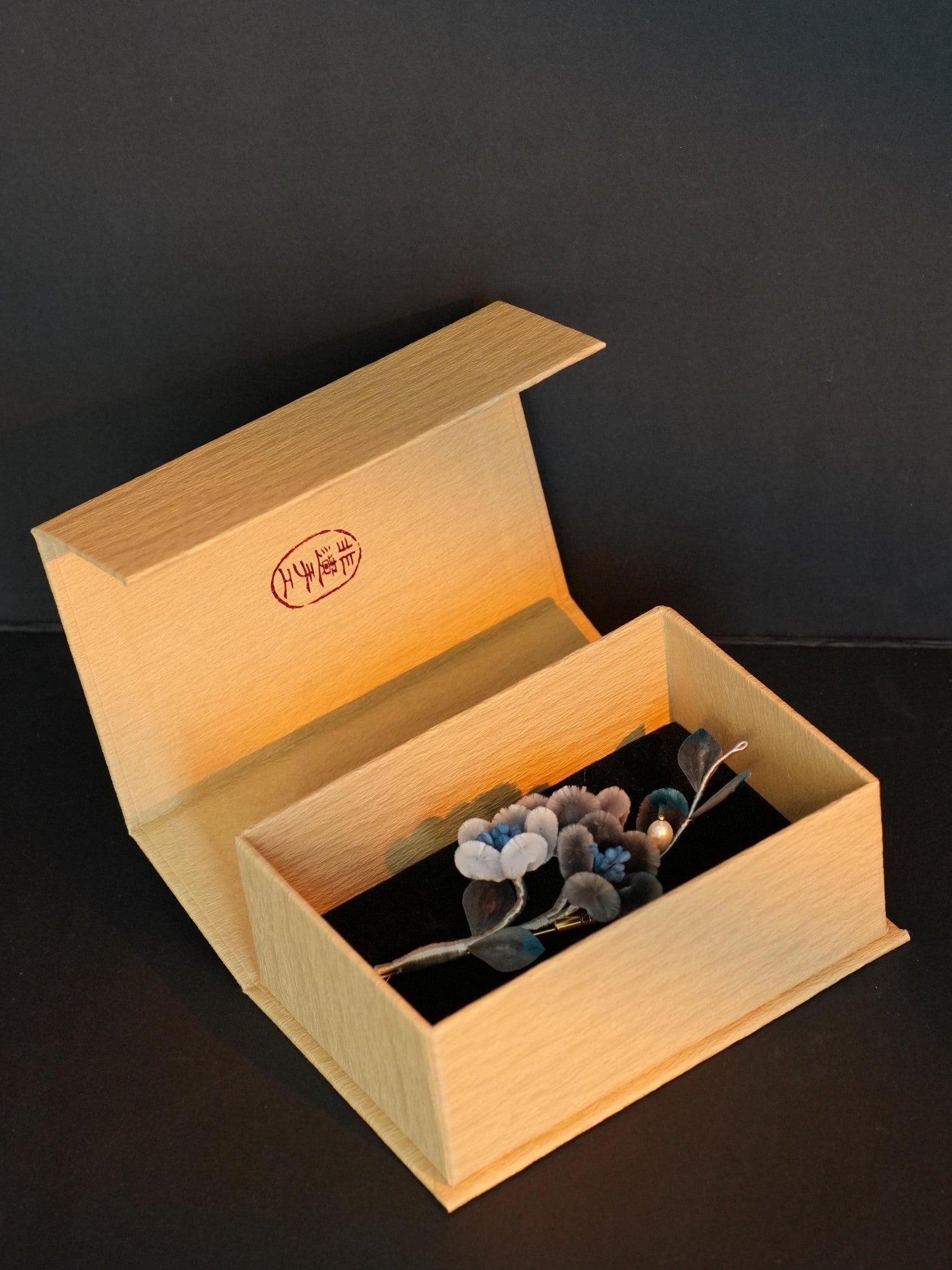 HandmadeRonghua—Cute Orchid Brooch